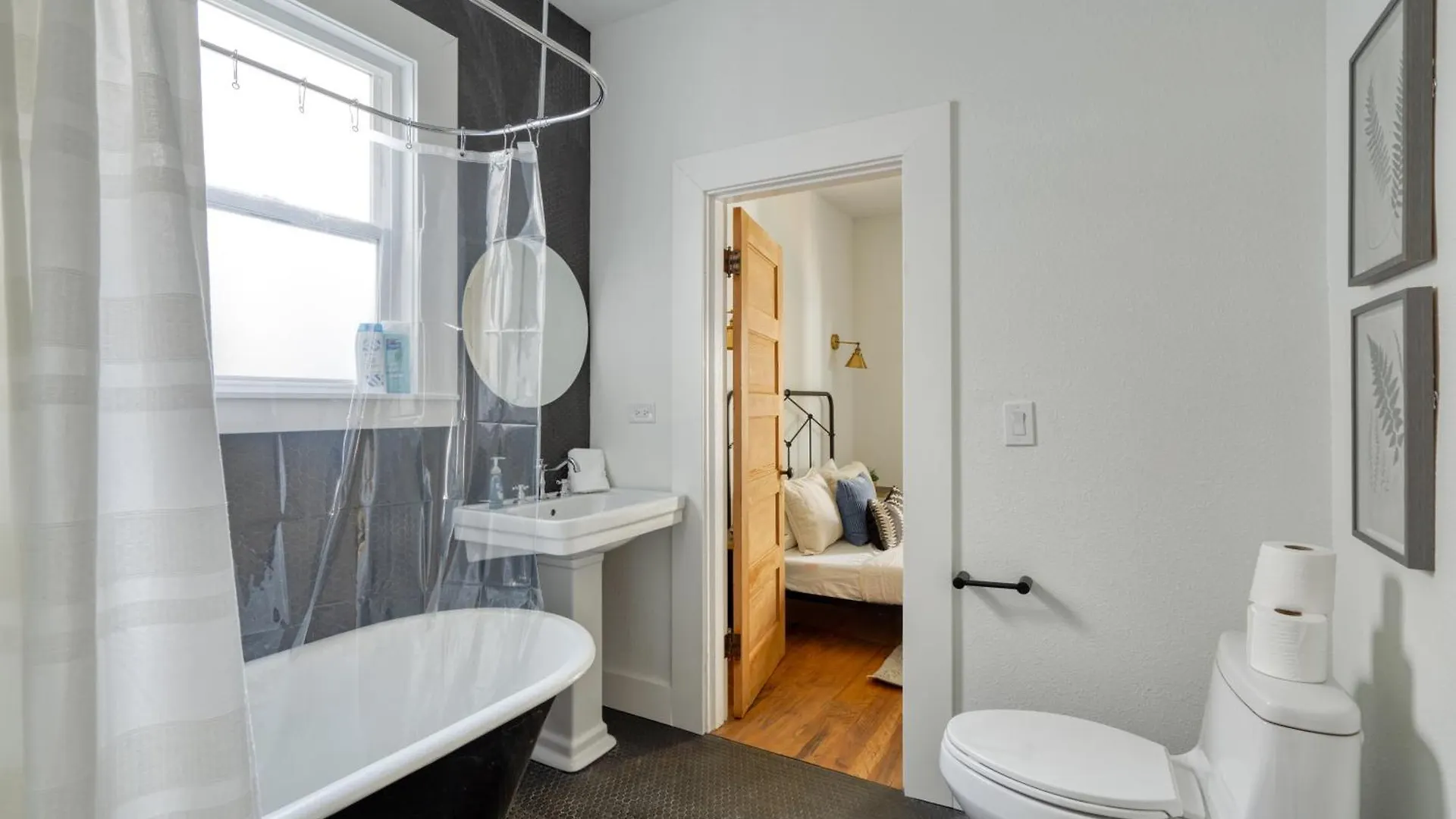 Stay Portland Collection - The Tresor Suite- Cold Brew & Craft Beers Holiday home