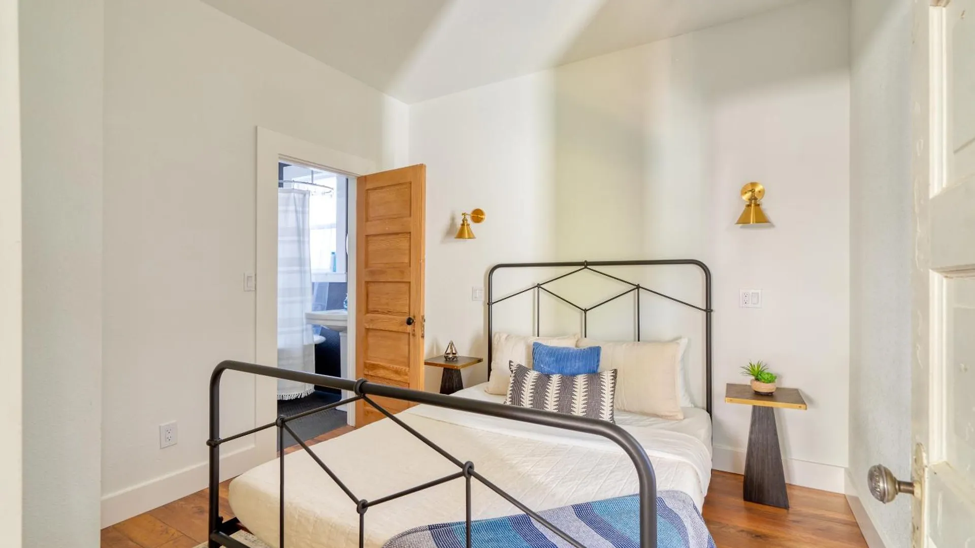 Apartment Stay Portland Collection - The Tresor Suite- Cold Brew & Craft Beers