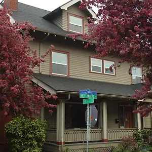 Guest house International, Portland